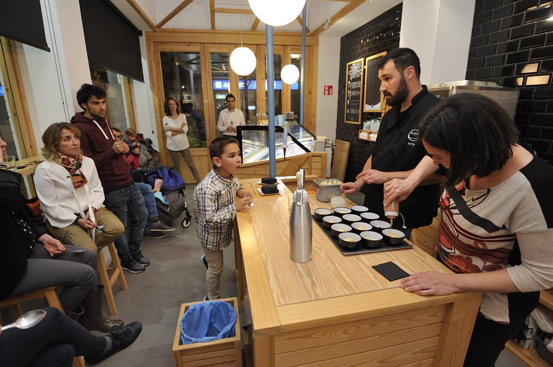 Las catas para grupos pequeños en la heladería de Huesca.