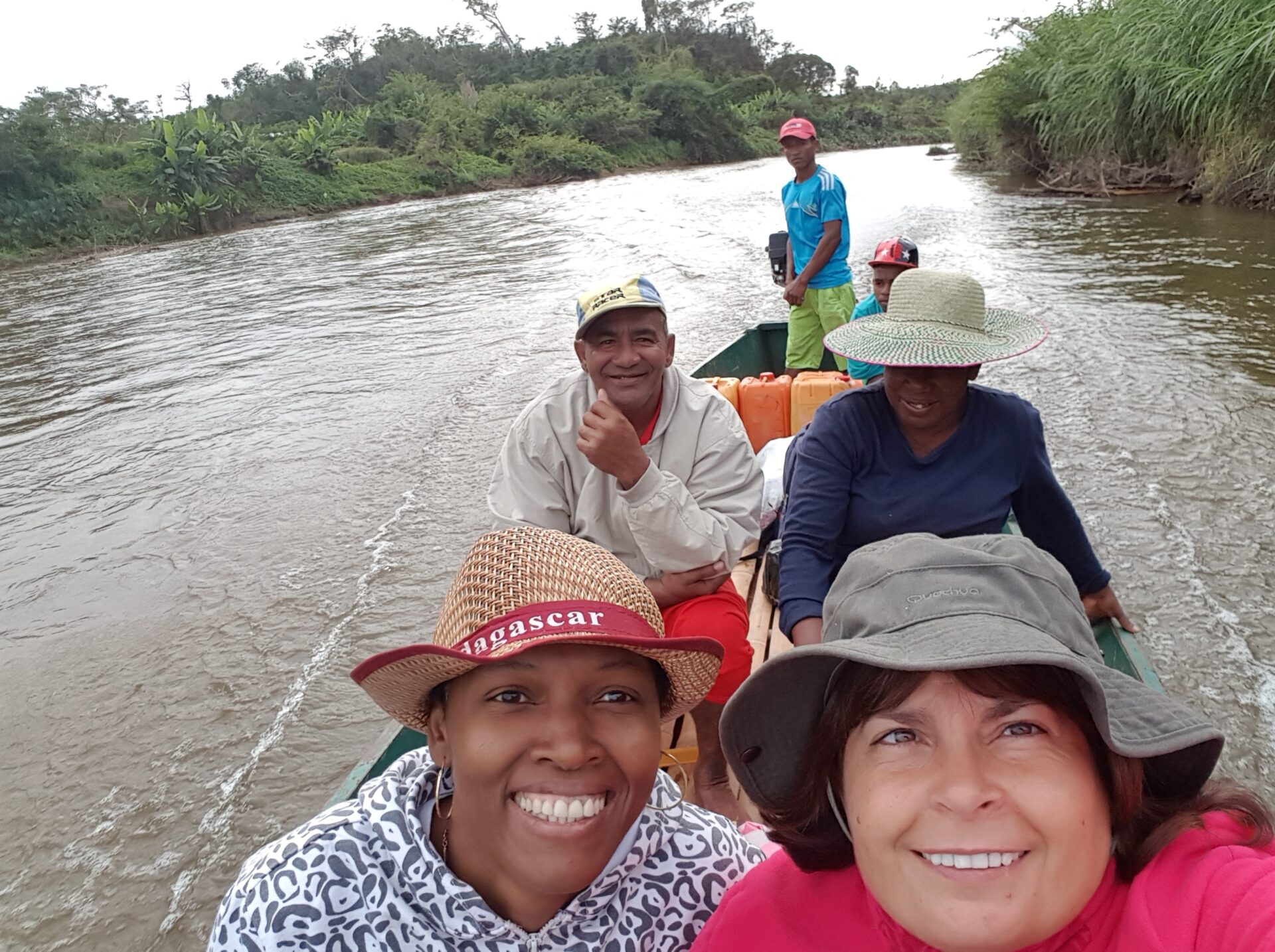 Río abajo con la familia Ranja, el camino entre poblados.