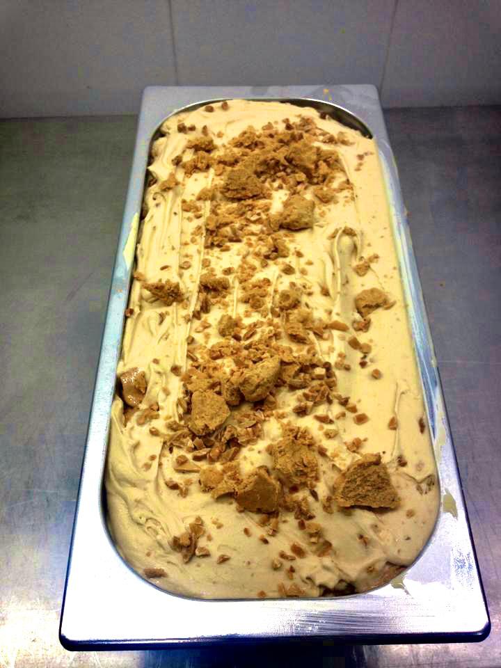 El de turrón: más de cincuenta años en la casa y el más vendido, sin necesidad de publicidad.