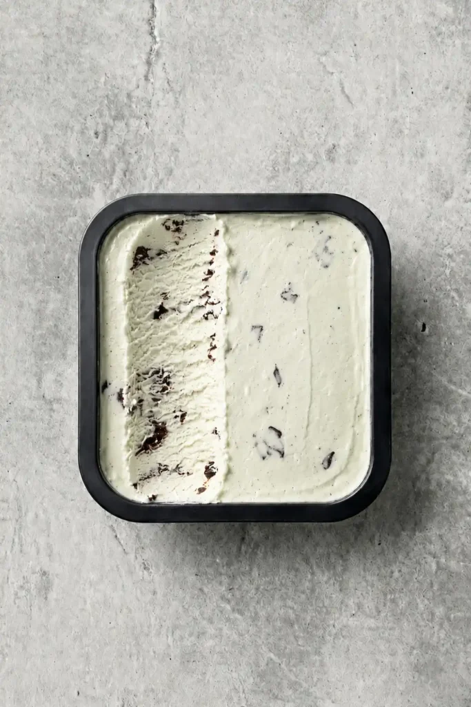 Helado de menta y chocolate
