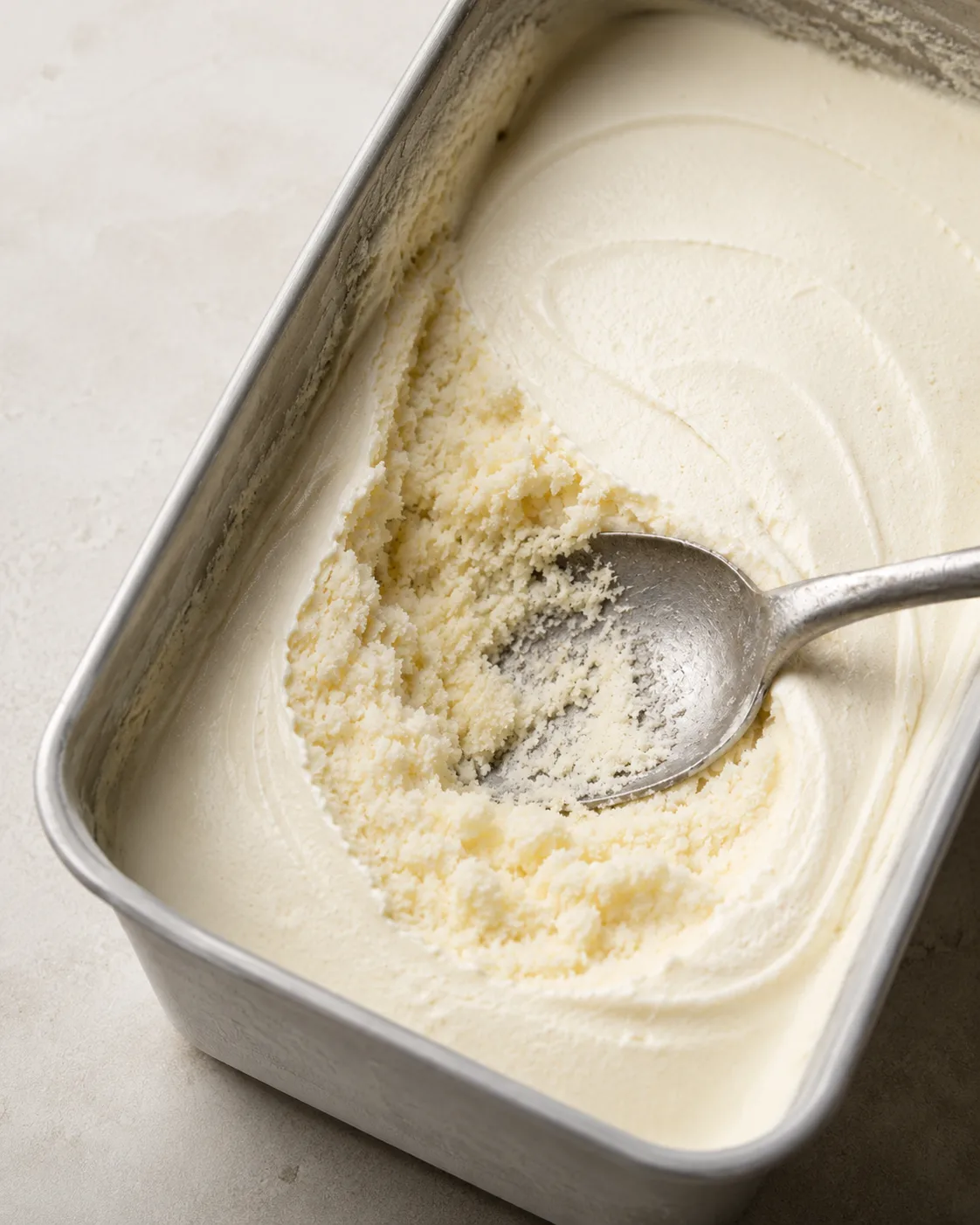Textura de un helado con cristales de hielo vista de cerca