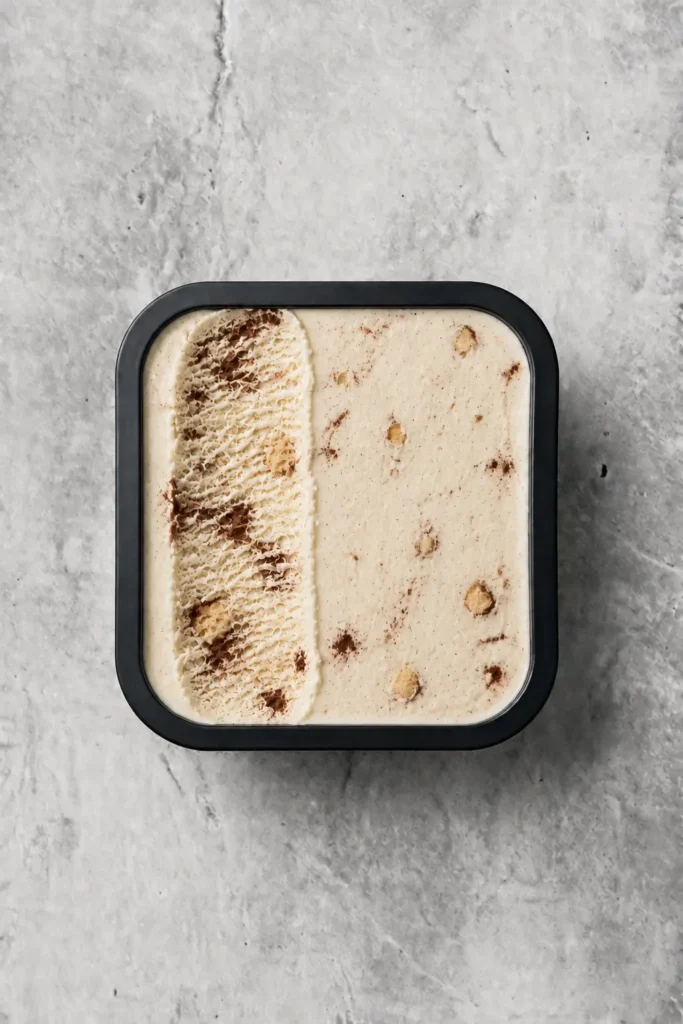 Håndværkstiramisu-is i én kugle