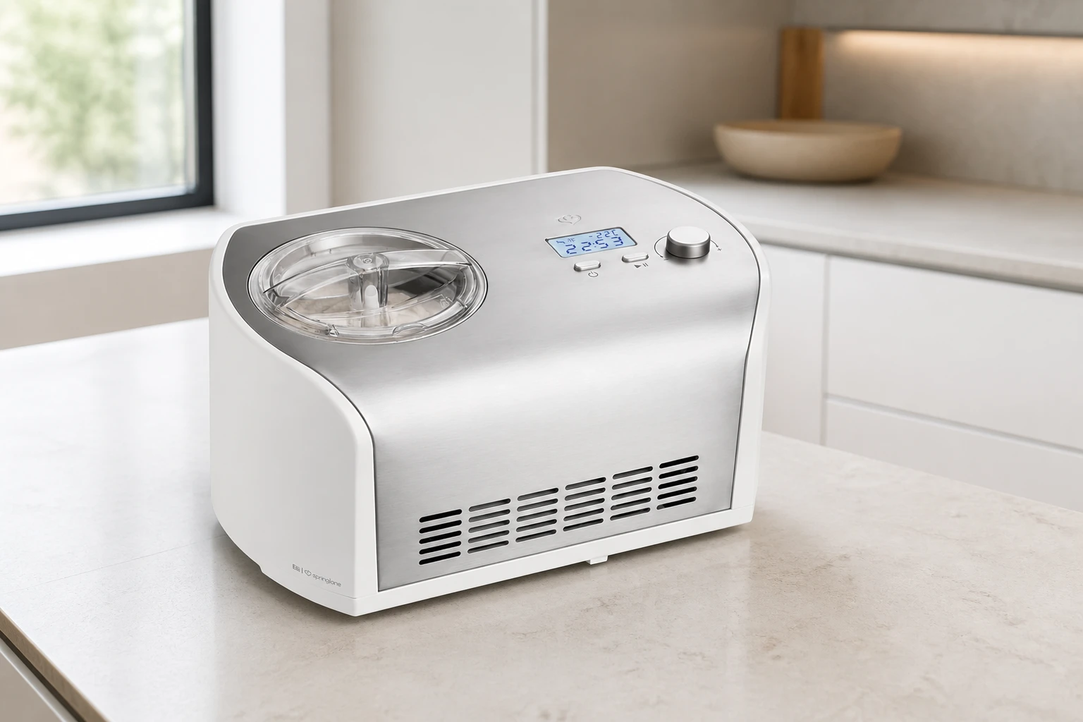 Heladera Springlane ELLI con compresor sobre la encimera de una cocina